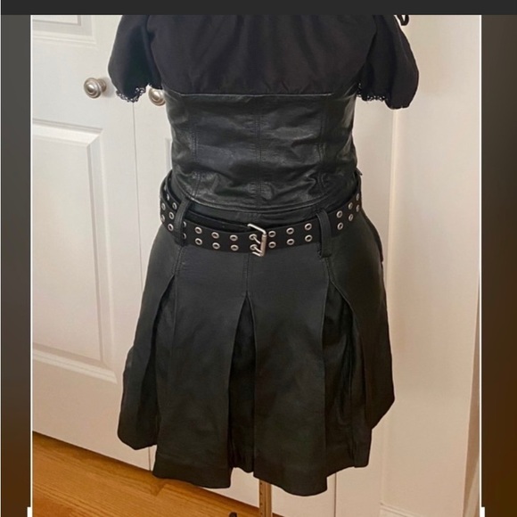 Trend Alert 🖤 Black Leather Pleated Mini Skirt - Picture 3 of 9